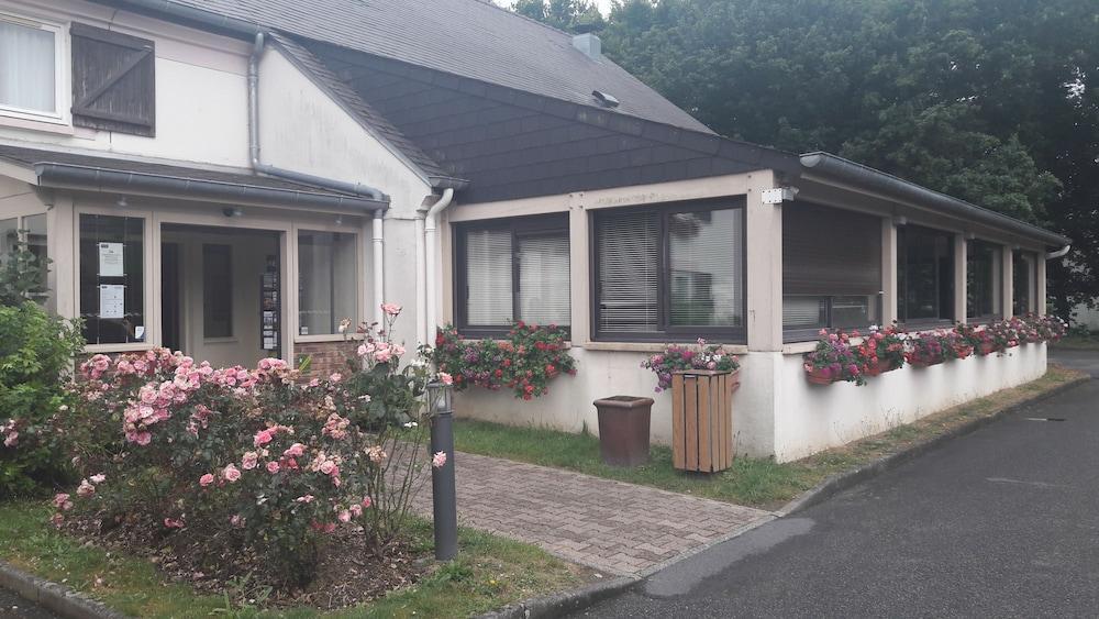 Kyriad Rennes Nord Hotel Екстер'єр фото