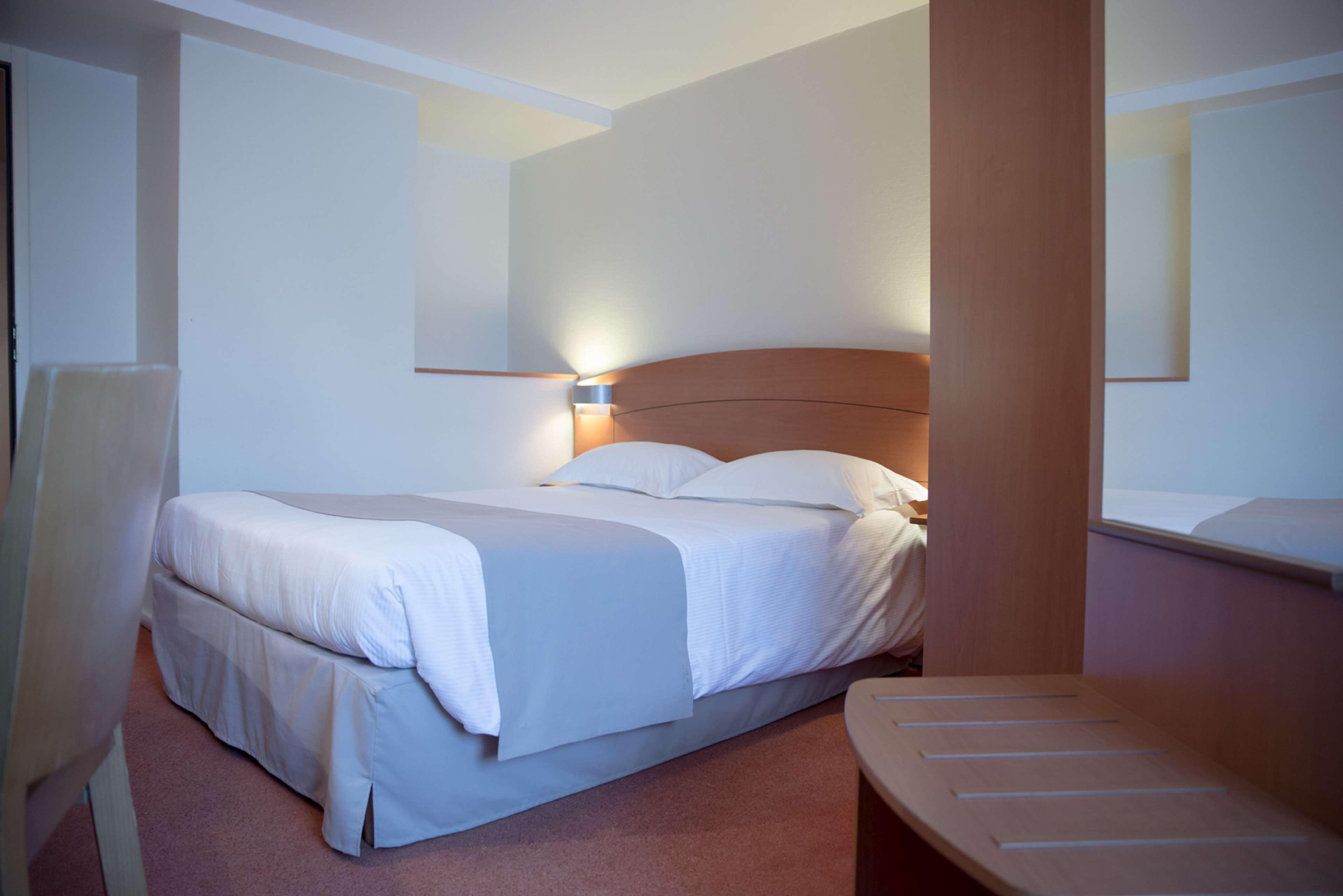 Kyriad Rennes Nord Hotel Екстер'єр фото