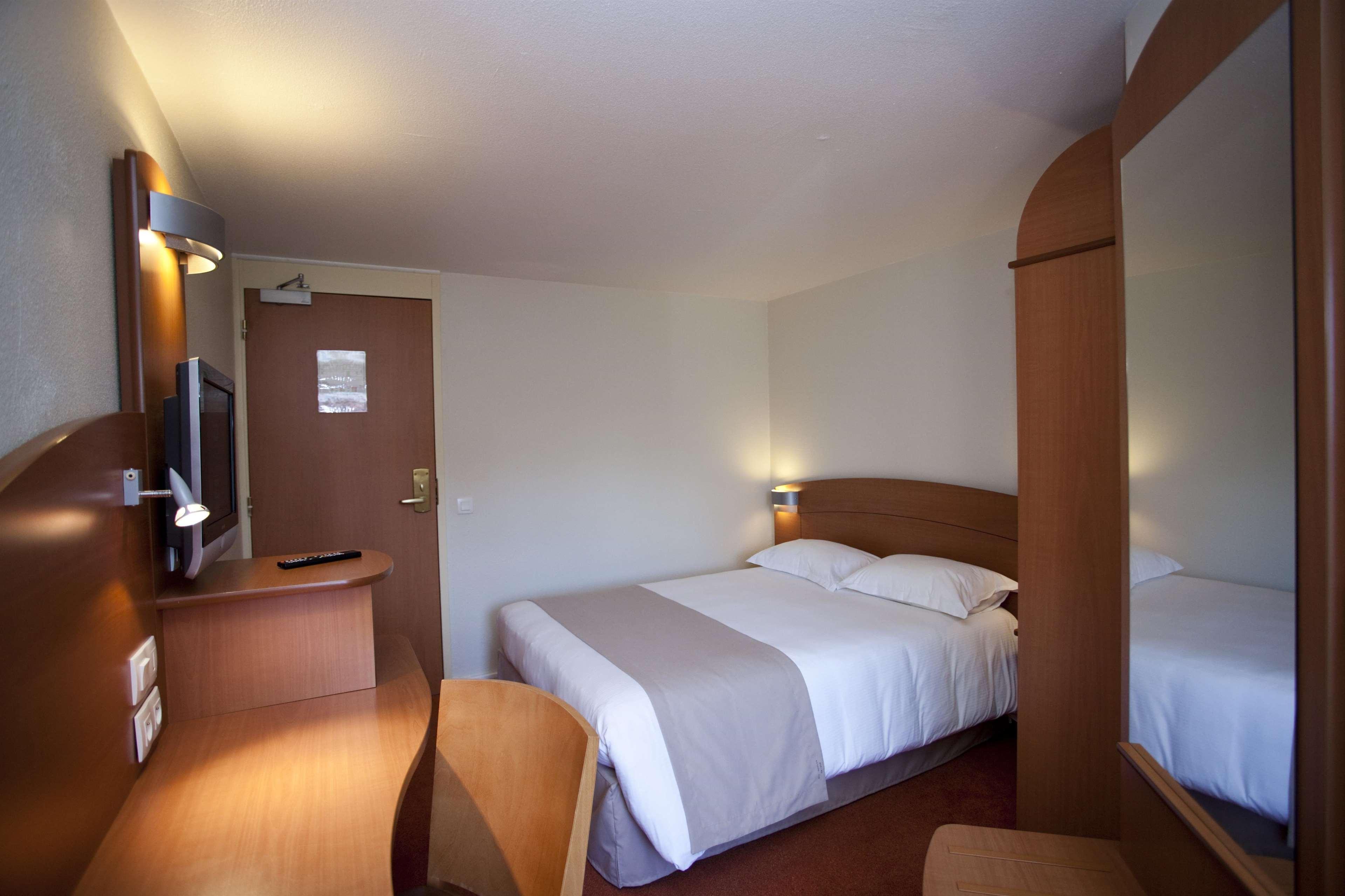 Kyriad Rennes Nord Hotel Екстер'єр фото