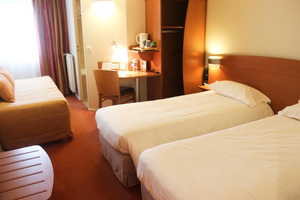 Kyriad Rennes Nord Hotel Екстер'єр фото