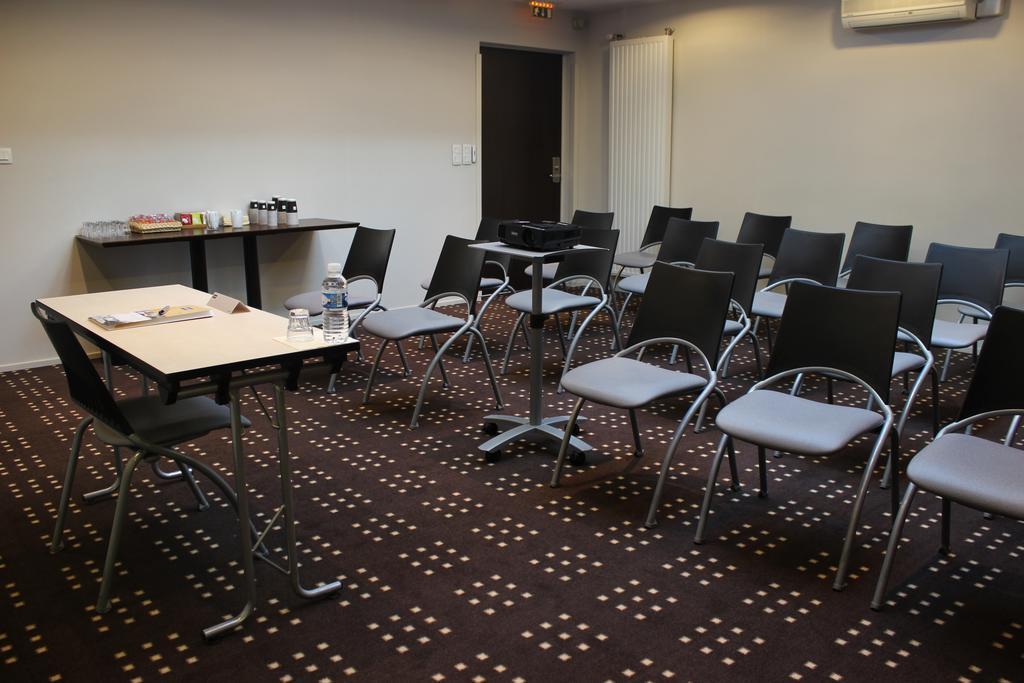 Kyriad Rennes Nord Hotel Екстер'єр фото