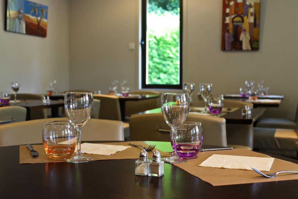 Kyriad Rennes Nord Hotel Екстер'єр фото