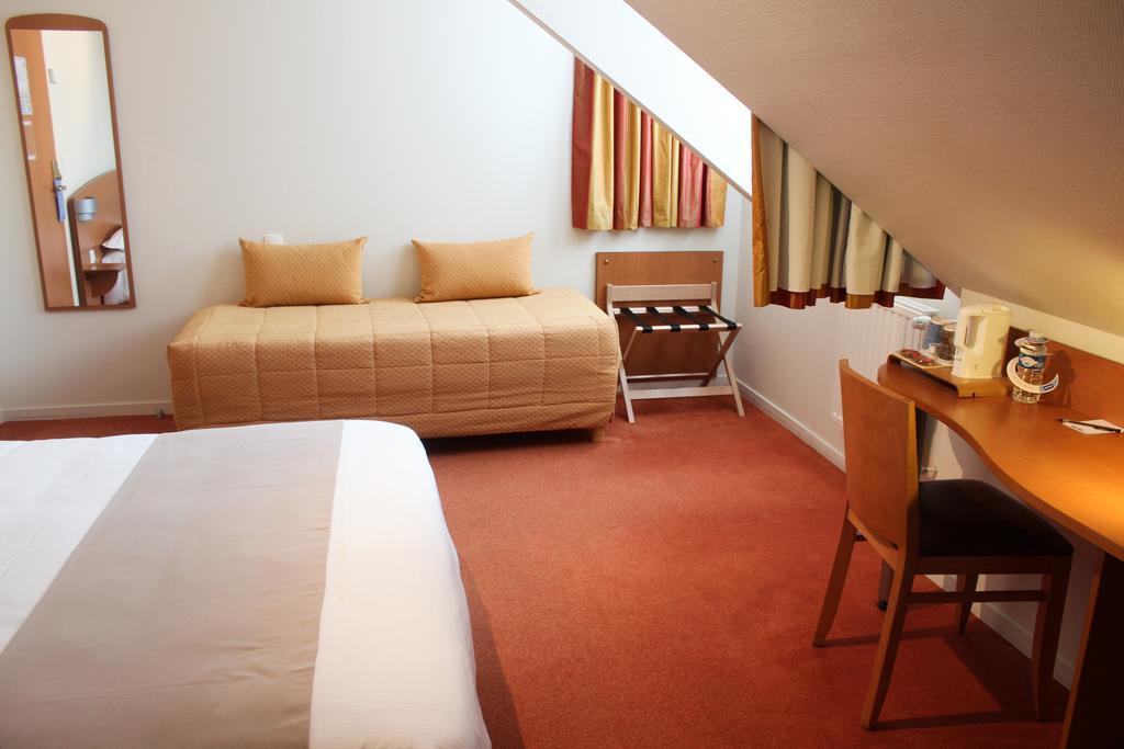 Kyriad Rennes Nord Hotel Екстер'єр фото
