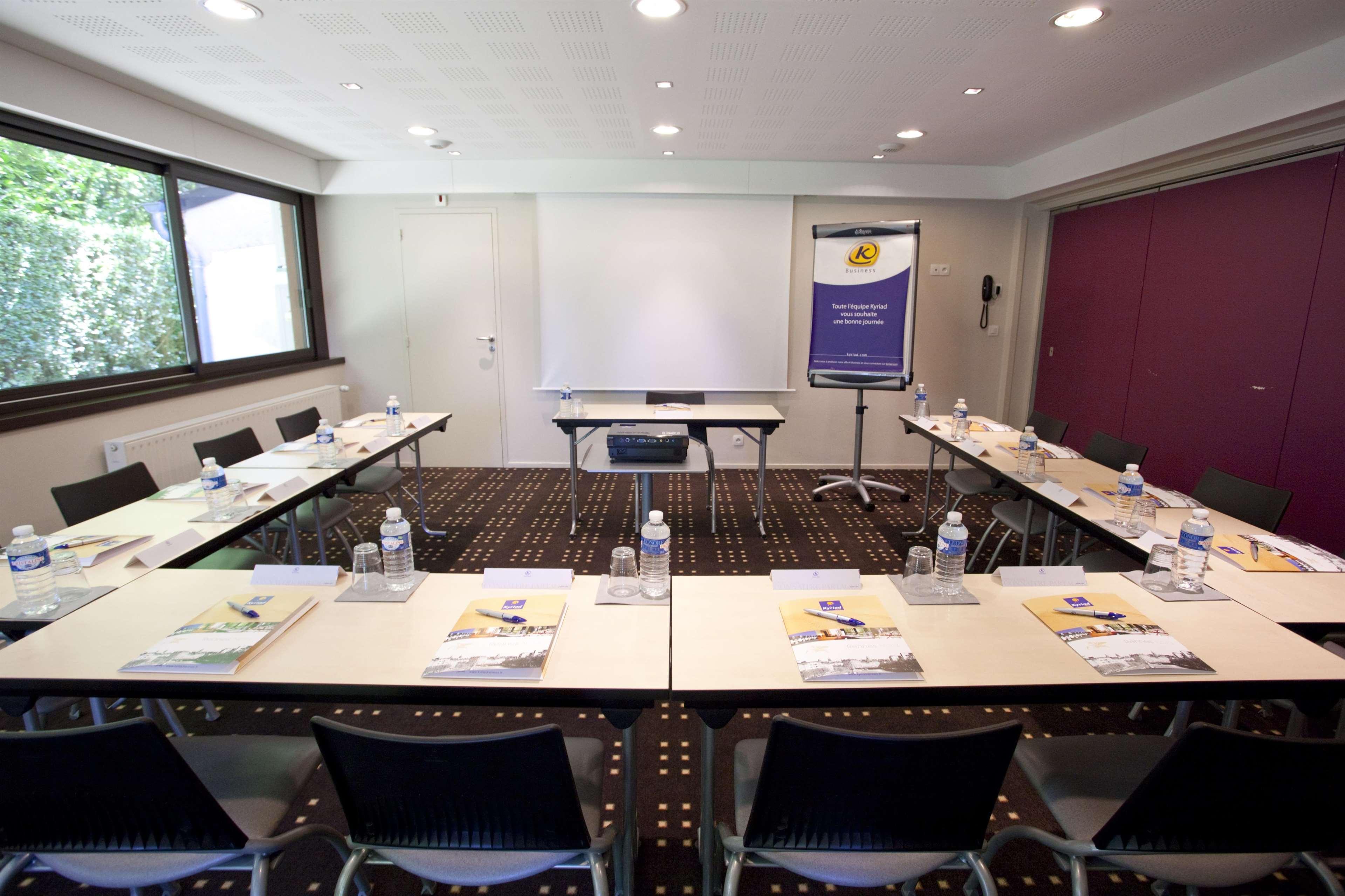 Kyriad Rennes Nord Hotel Екстер'єр фото
